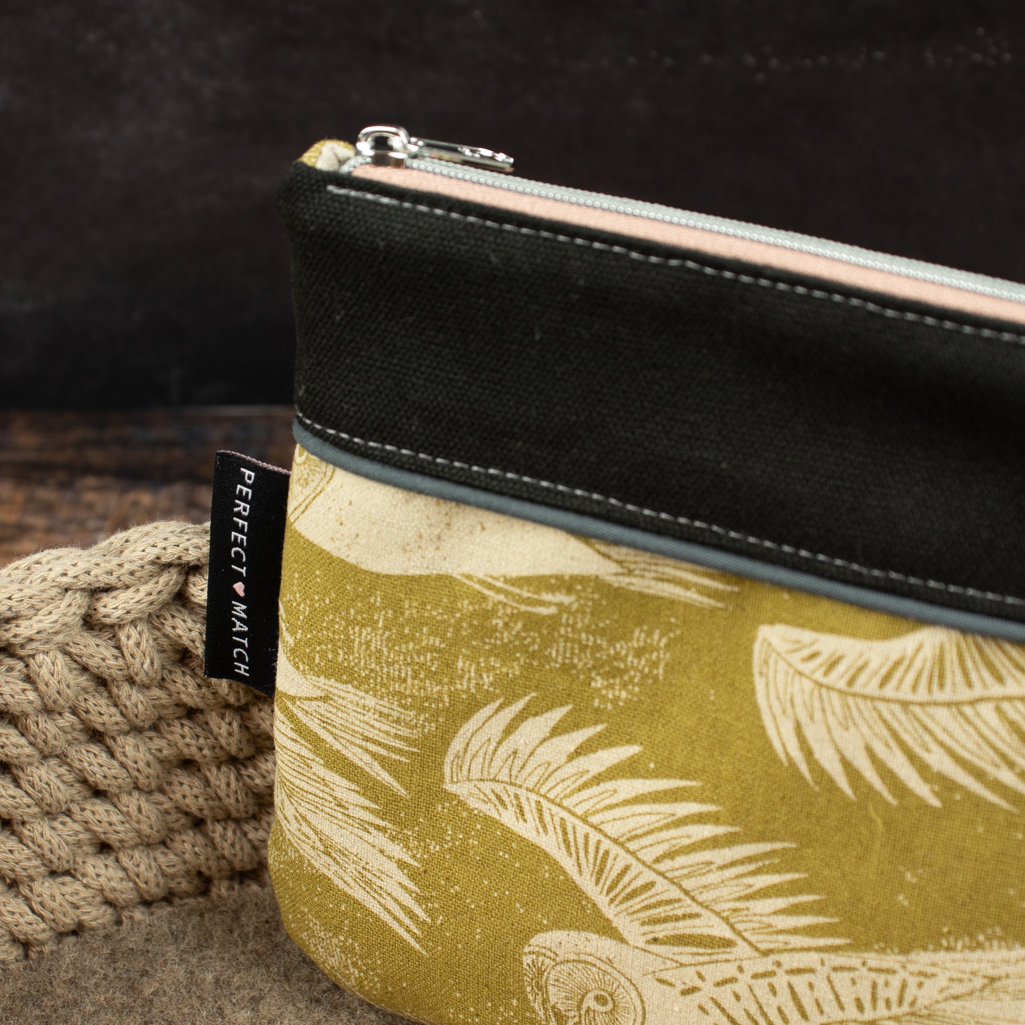 Reißverschlusstasche Mimi aus Canvas – Oliv / Eulen