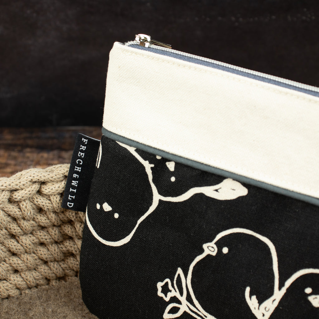 Reißverschlusstasche Mimi mit Paspel – Canvas Schwarz / Birds (Kopie)