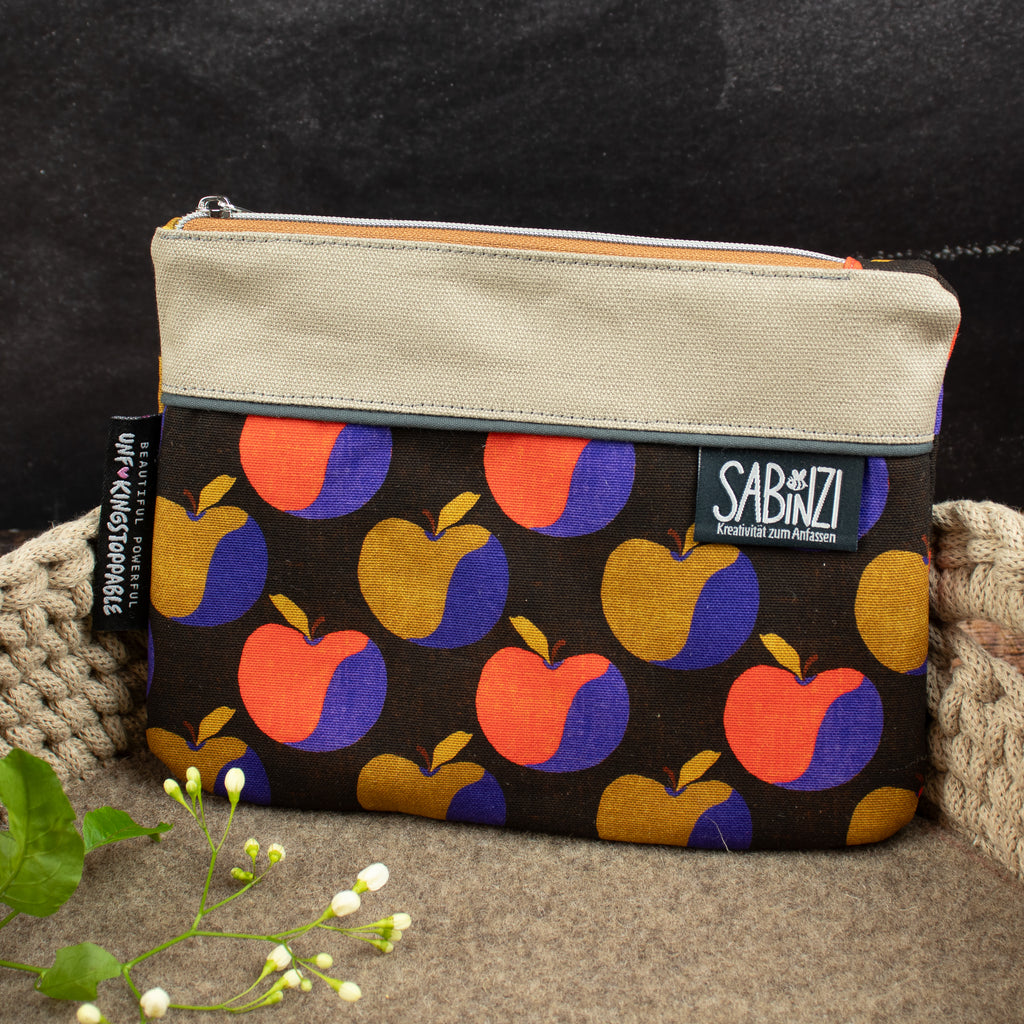 Flache, kleine Reißverschlusstasche aus Canvas im Retrolook – Äpfel / Beige