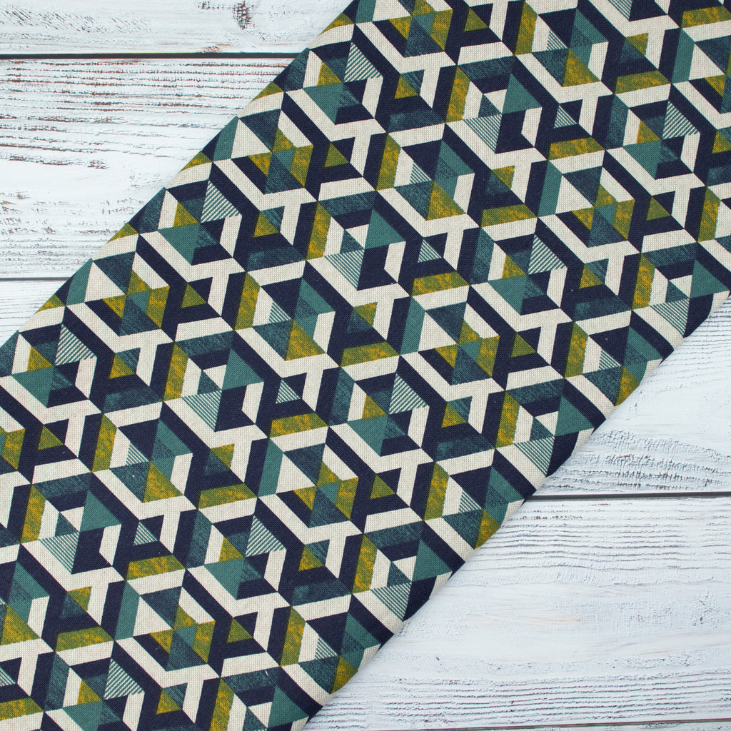 Dekostoff Retro-Grafik in Petrol, Senfgelb & Navy – 70 % Polyester / 30 % Baumwolle, ca. 140 cm breit