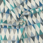 Dekostoff Dreiecke in Blau & Türkis – Geometrisches Muster, 70 % Polyester / 30 % Baumwolle, ca. 140 cm breit