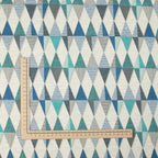 Dekostoff Dreiecke in Blau & Türkis – Geometrisches Muster, 70 % Polyester / 30 % Baumwolle, ca. 140 cm breit