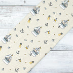 Baumwollstoff Segelboote & Bärchen Beige – maritimes Kindermotiv