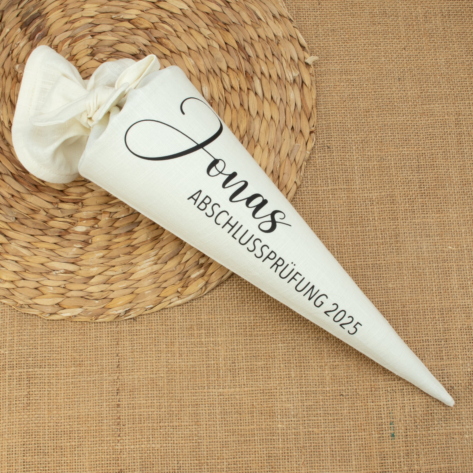 Schultüte aus Leinen – personalisiert mit Name | Schriftart Jonas
