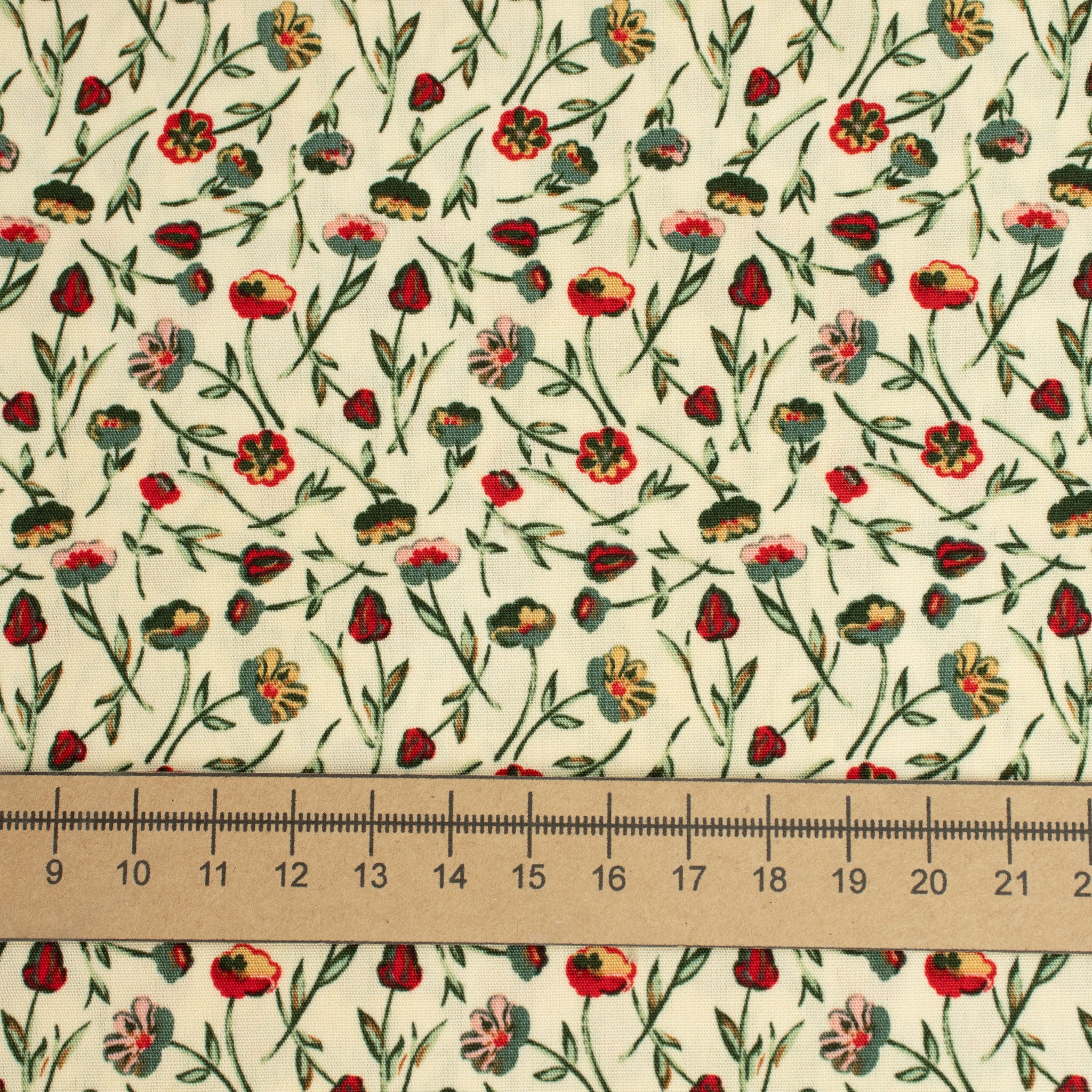 Art Gallery Fabrics Spruce – Tulip Time Wintertide | Zarter Baumwollstoff mit floralen Streublumen