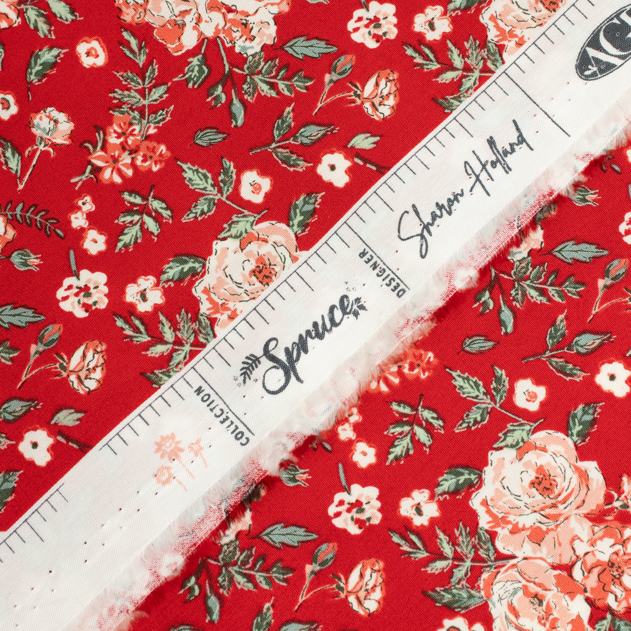 Art Gallery Fabrics Spruce – Floribunda | Floraler Baumwollstoff in warmem Rot