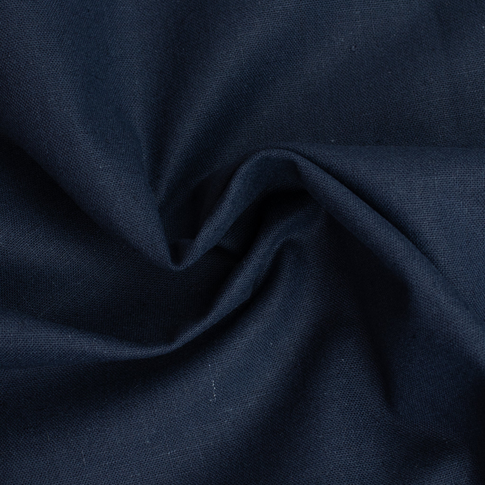 Cotton Linen Stoff Dark Blue von Adlico – dunkler Baumwoll-Leinen-Mix für Taschen & mehr