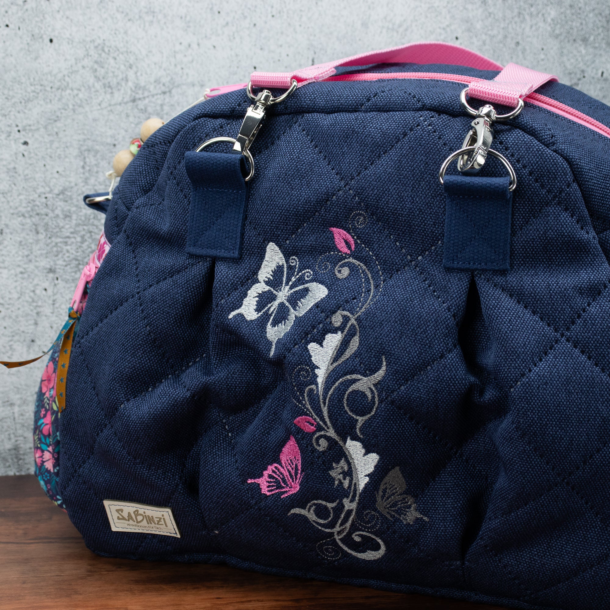 Kugeltasche – praktische Universaltasche mit Blütenstickerei