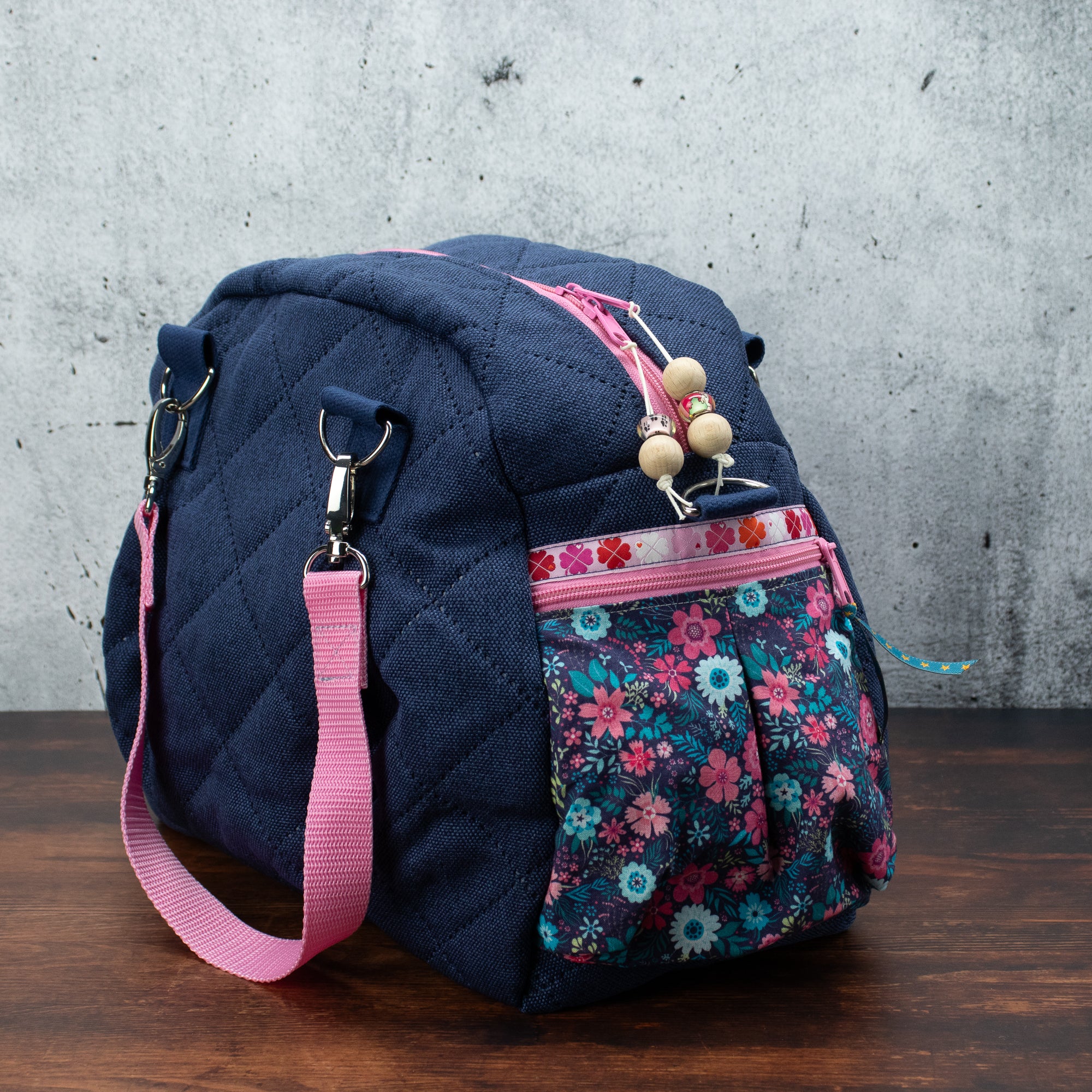 Kugeltasche – praktische Universaltasche mit Blütenstickerei