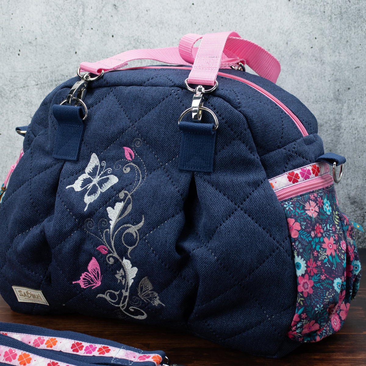 Kugeltasche – praktische Universaltasche mit Blütenstickerei