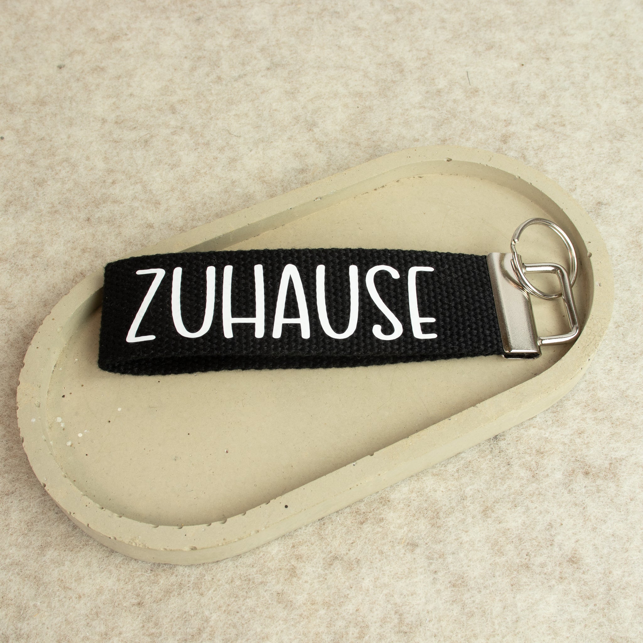 Schlüsselanhänger „ZUHAUSE“ – minimalistischer Schlüsselanhänger