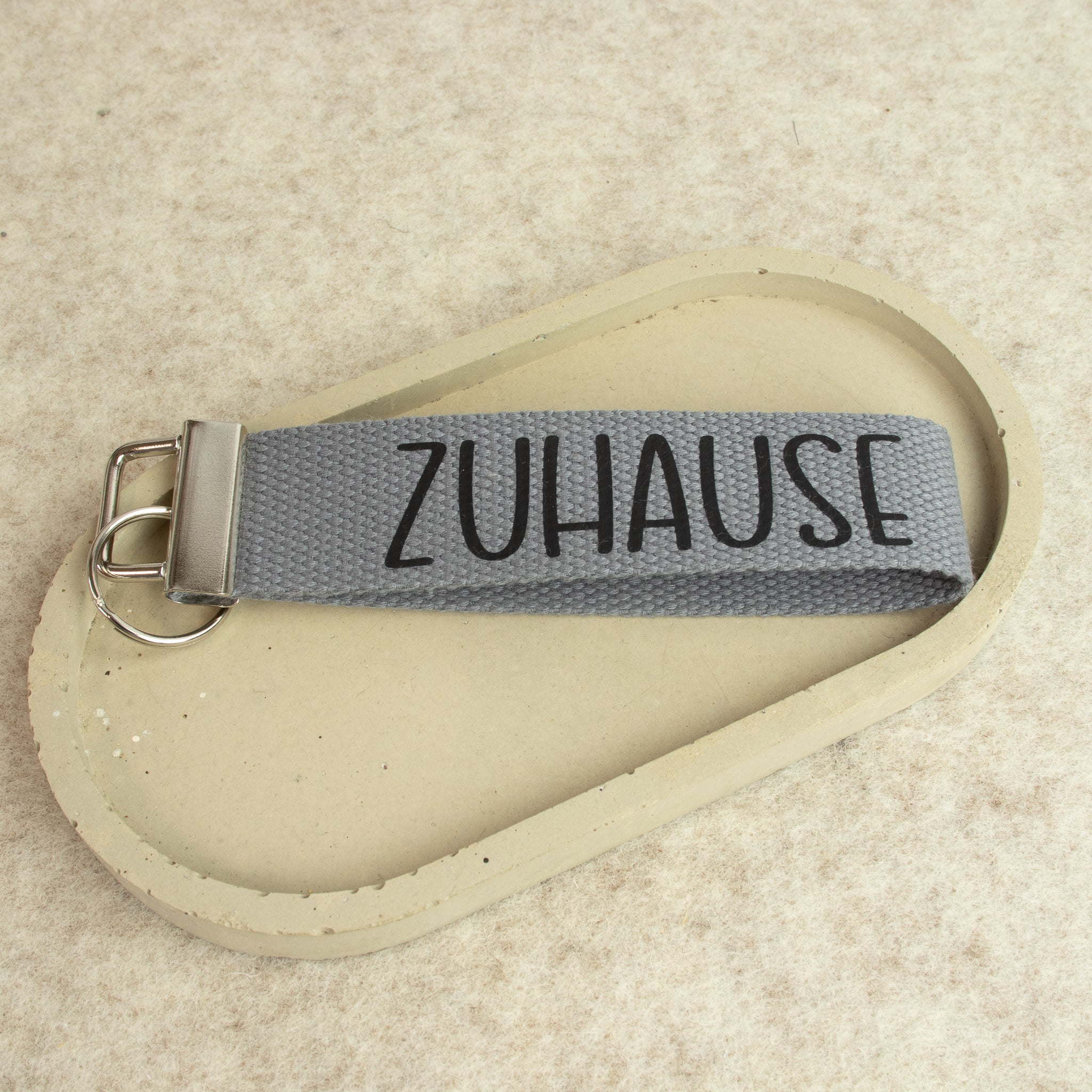 Schlüsselanhänger „ZUHAUSE“ – schwarze Schrift