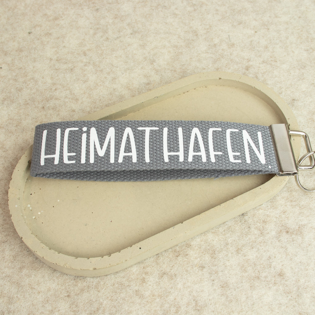 Schlüsselanhänger „HEIMATHAFEN“ – Schrift weiss