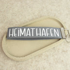Schlüsselanhänger „HEIMATHAFEN“ – Schrift weiss