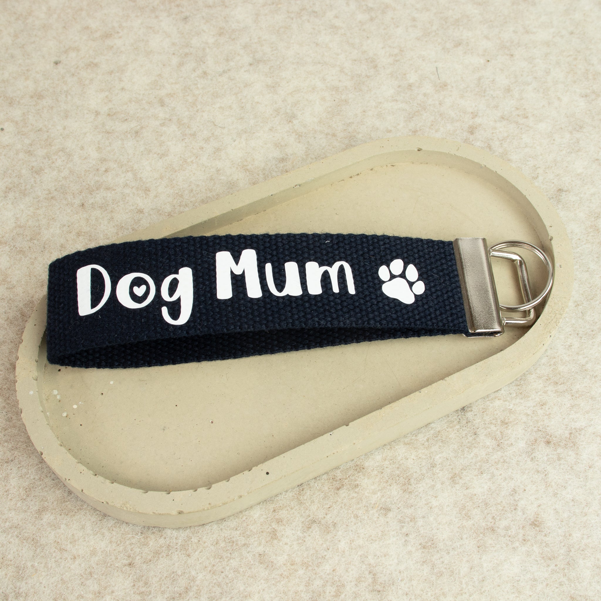 Schlüsselanhänger „DOG MUM“ – Schlüsselanhänger für Hundemenschen
