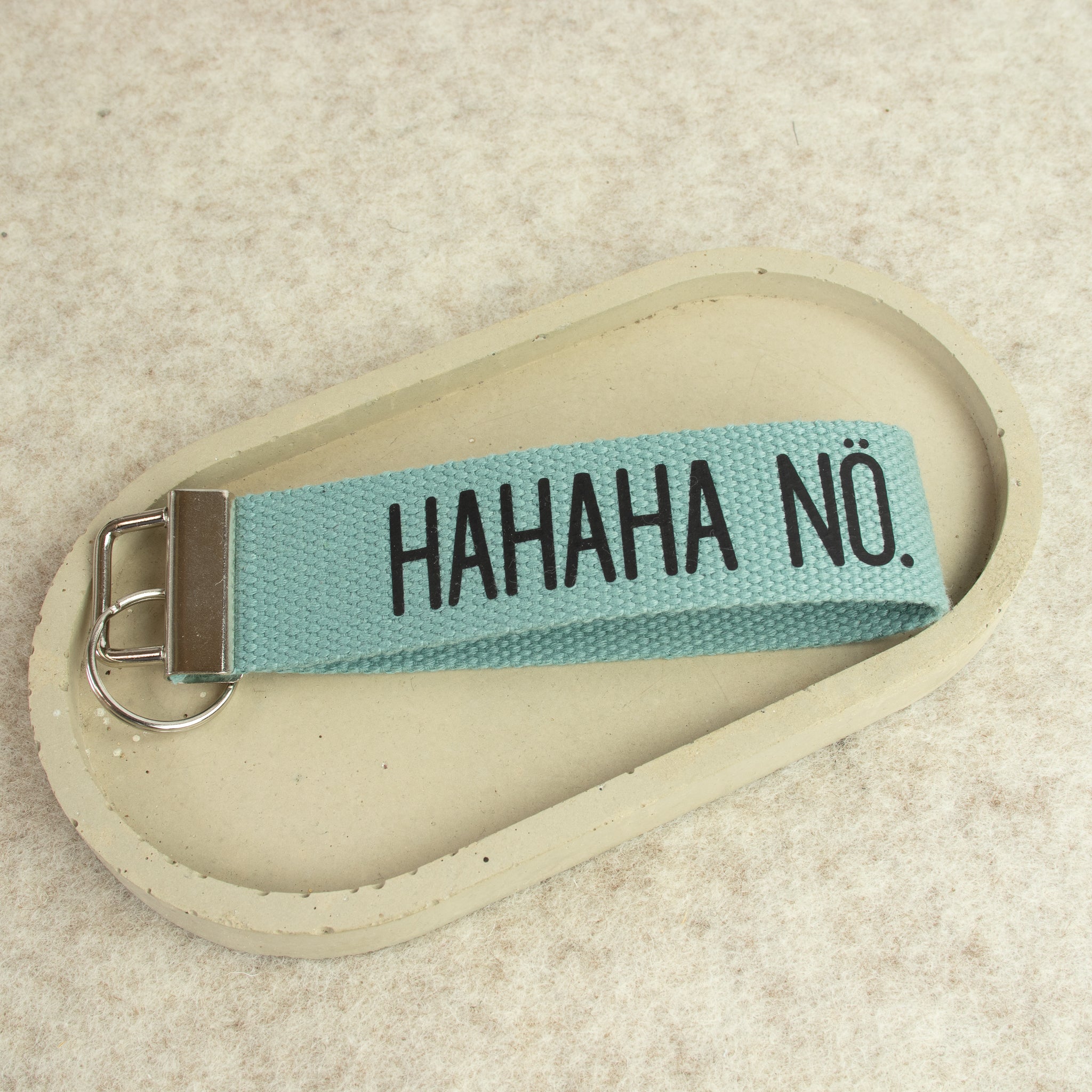 Schlüsselanhänger „HAHAHA NÖ.“ – schwarze Schrift