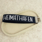 Schlüsselanhänger „HEIMATHAFEN“ – Schrift weiss