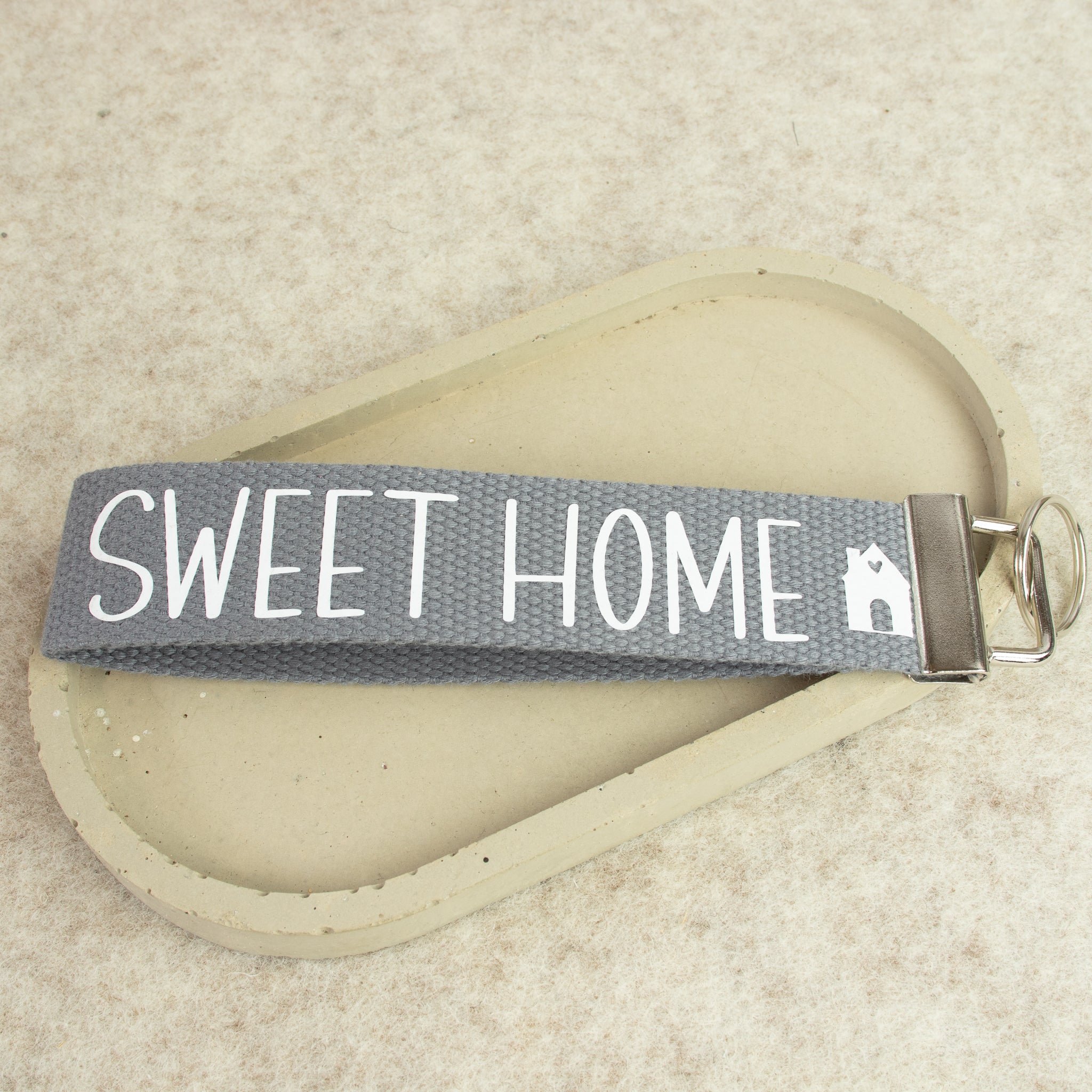 Schlüsselanhänger „SWEET HOME“ – handgemachter Schlüsselanhänger aus Baumwollband