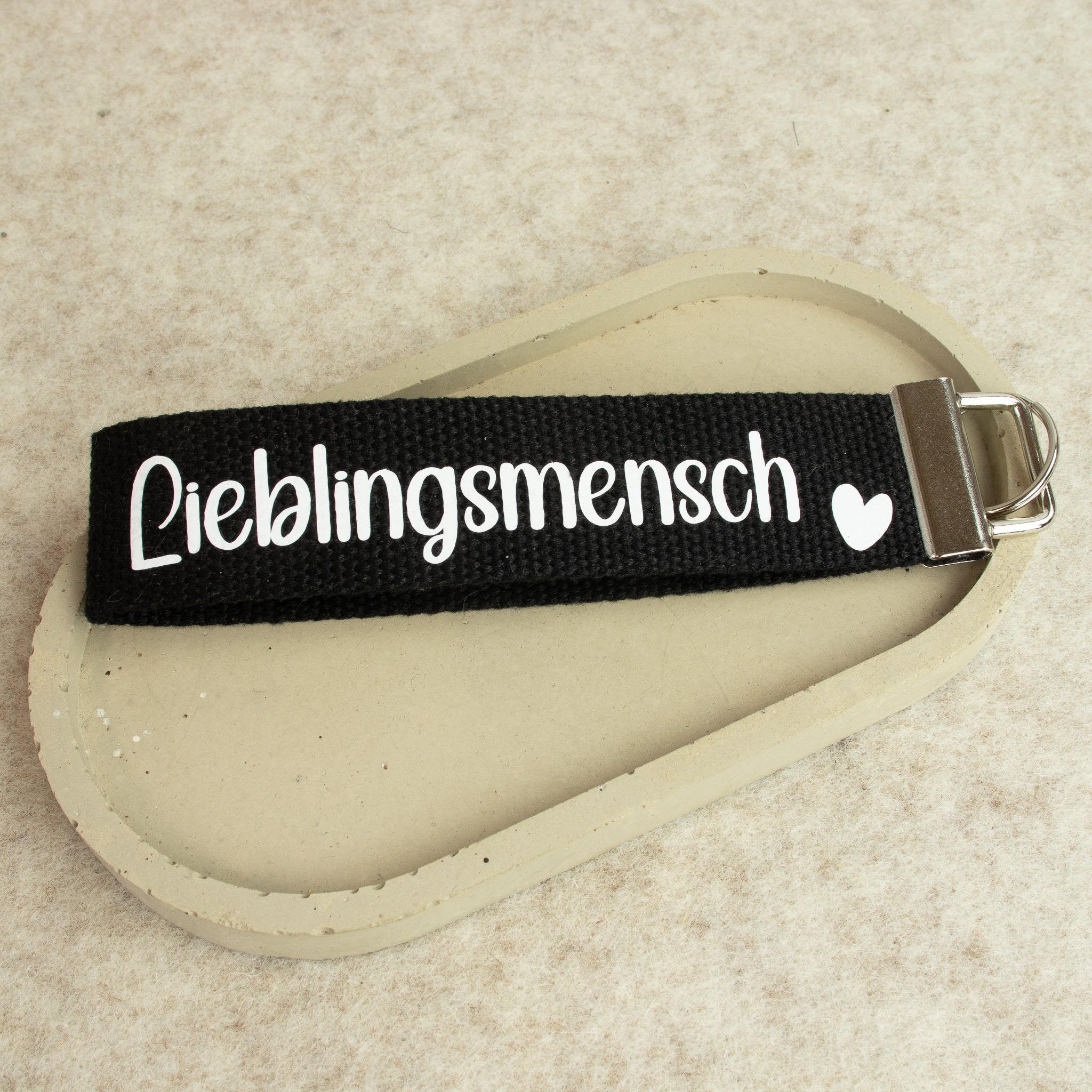 Schlüsselanhänger „LIEBLINGSMENSCH“ – handgemacht aus Baumwollband